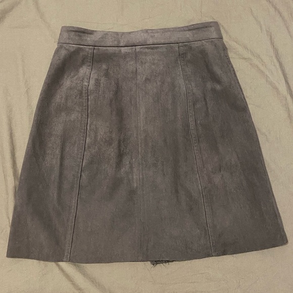 Aritzia Centinela Faux-Suede Skirt in Dark Grey - Picture 3 of 5